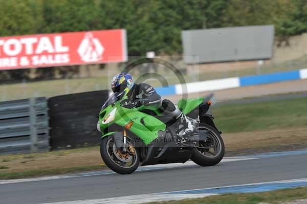 Motorcycle action photographs;Trackday digital images;donington;donington park leicestershire;donington photographs;event digital images;eventdigitalimages;no limits trackday;peter wileman photography;trackday;trackday photos