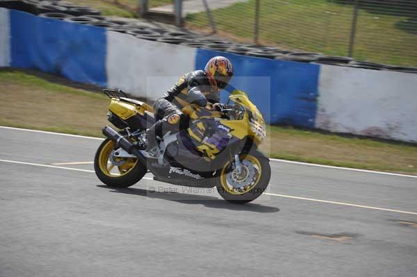 Motorcycle action photographs;Trackday digital images;donington;donington park leicestershire;donington photographs;event digital images;eventdigitalimages;no limits trackday;peter wileman photography;trackday;trackday photos