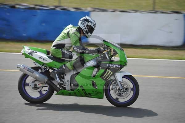 Motorcycle action photographs;Trackday digital images;donington;donington park leicestershire;donington photographs;event digital images;eventdigitalimages;no limits trackday;peter wileman photography;trackday;trackday photos