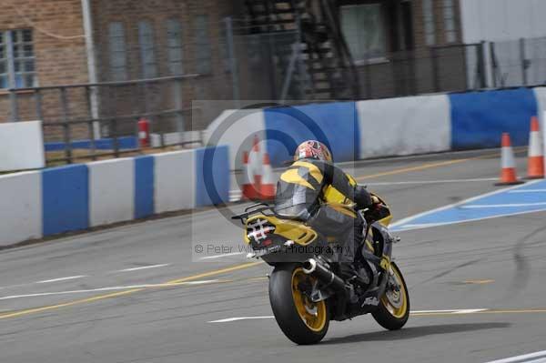 Motorcycle action photographs;Trackday digital images;donington;donington park leicestershire;donington photographs;event digital images;eventdigitalimages;no limits trackday;peter wileman photography;trackday;trackday photos