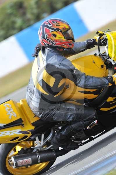 Motorcycle action photographs;Trackday digital images;donington;donington park leicestershire;donington photographs;event digital images;eventdigitalimages;no limits trackday;peter wileman photography;trackday;trackday photos