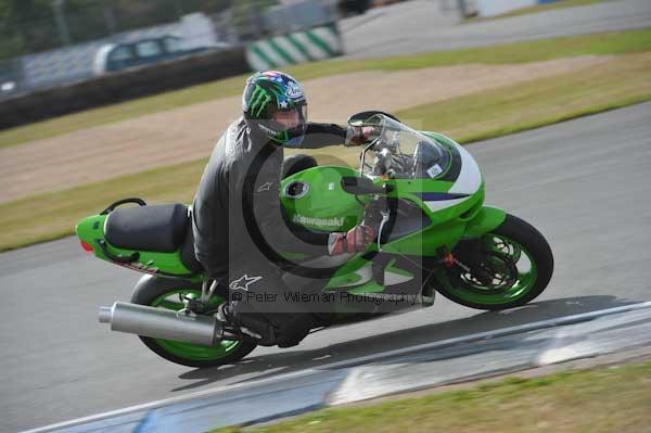 Motorcycle action photographs;Trackday digital images;donington;donington park leicestershire;donington photographs;event digital images;eventdigitalimages;no limits trackday;peter wileman photography;trackday;trackday photos