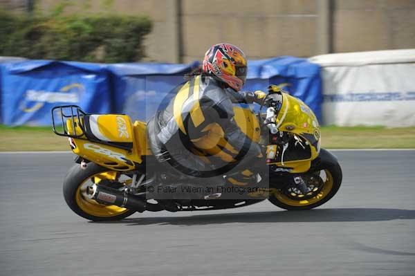 Motorcycle action photographs;Trackday digital images;donington;donington park leicestershire;donington photographs;event digital images;eventdigitalimages;no limits trackday;peter wileman photography;trackday;trackday photos