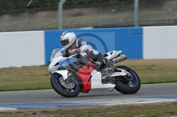 Motorcycle action photographs;Trackday digital images;donington;donington park leicestershire;donington photographs;event digital images;eventdigitalimages;no limits trackday;peter wileman photography;trackday;trackday photos