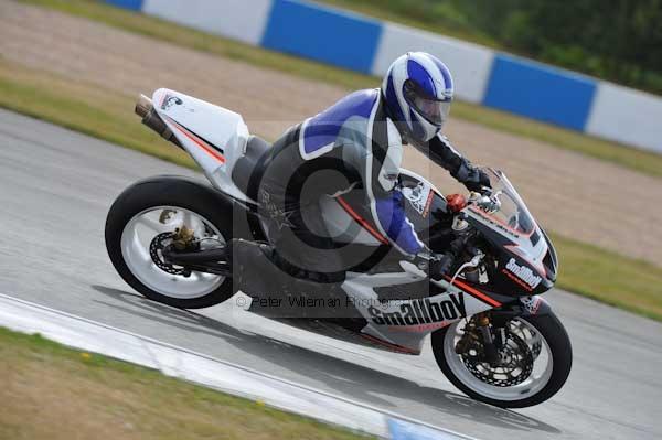 Motorcycle action photographs;Trackday digital images;donington;donington park leicestershire;donington photographs;event digital images;eventdigitalimages;no limits trackday;peter wileman photography;trackday;trackday photos