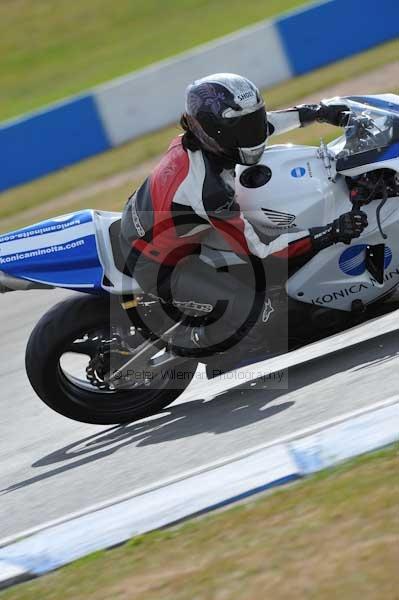 Motorcycle action photographs;Trackday digital images;donington;donington park leicestershire;donington photographs;event digital images;eventdigitalimages;no limits trackday;peter wileman photography;trackday;trackday photos