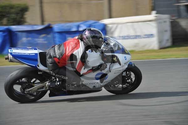 Motorcycle action photographs;Trackday digital images;donington;donington park leicestershire;donington photographs;event digital images;eventdigitalimages;no limits trackday;peter wileman photography;trackday;trackday photos