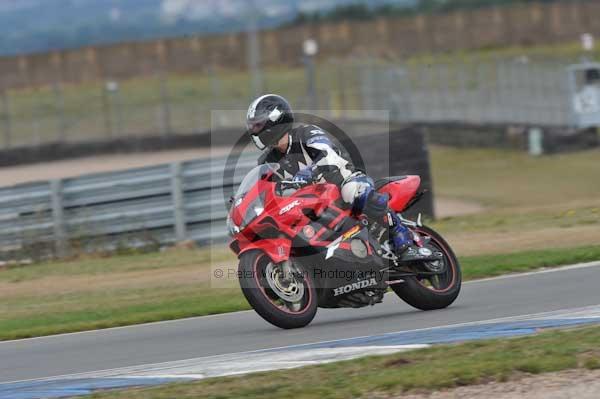 Motorcycle action photographs;Trackday digital images;donington;donington park leicestershire;donington photographs;event digital images;eventdigitalimages;no limits trackday;peter wileman photography;trackday;trackday photos