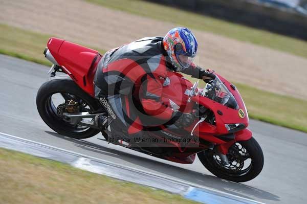 Motorcycle action photographs;Trackday digital images;donington;donington park leicestershire;donington photographs;event digital images;eventdigitalimages;no limits trackday;peter wileman photography;trackday;trackday photos