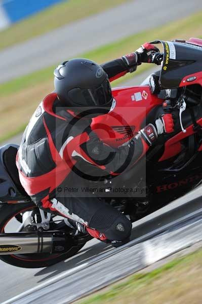 Motorcycle action photographs;Trackday digital images;donington;donington park leicestershire;donington photographs;event digital images;eventdigitalimages;no limits trackday;peter wileman photography;trackday;trackday photos