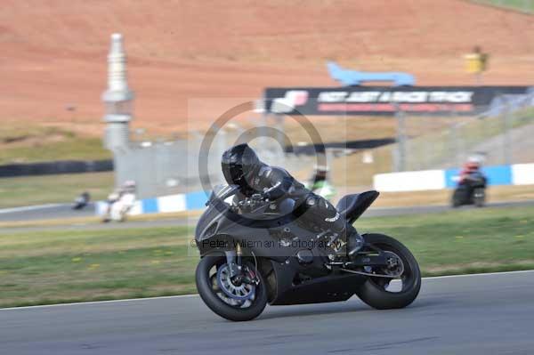 Motorcycle action photographs;Trackday digital images;donington;donington park leicestershire;donington photographs;event digital images;eventdigitalimages;no limits trackday;peter wileman photography;trackday;trackday photos