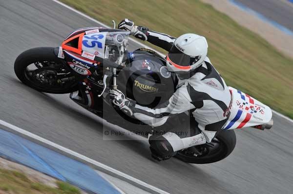 Motorcycle action photographs;Trackday digital images;donington;donington park leicestershire;donington photographs;event digital images;eventdigitalimages;no limits trackday;peter wileman photography;trackday;trackday photos