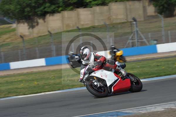 Motorcycle action photographs;Trackday digital images;donington;donington park leicestershire;donington photographs;event digital images;eventdigitalimages;no limits trackday;peter wileman photography;trackday;trackday photos