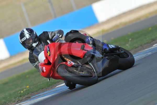 Motorcycle action photographs;Trackday digital images;donington;donington park leicestershire;donington photographs;event digital images;eventdigitalimages;no limits trackday;peter wileman photography;trackday;trackday photos