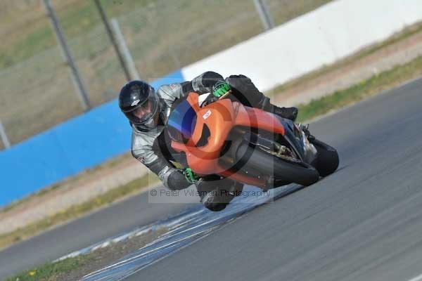 Motorcycle action photographs;Trackday digital images;donington;donington park leicestershire;donington photographs;event digital images;eventdigitalimages;no limits trackday;peter wileman photography;trackday;trackday photos