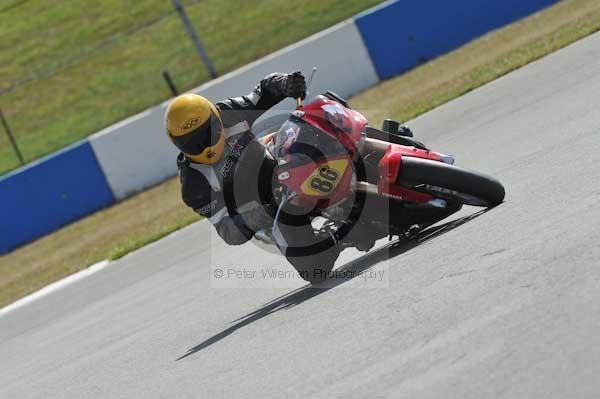 Motorcycle action photographs;Trackday digital images;donington;donington park leicestershire;donington photographs;event digital images;eventdigitalimages;no limits trackday;peter wileman photography;trackday;trackday photos