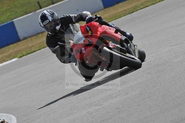 Motorcycle action photographs;Trackday digital images;donington;donington park leicestershire;donington photographs;event digital images;eventdigitalimages;no limits trackday;peter wileman photography;trackday;trackday photos