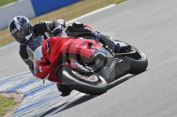 Motorcycle action photographs;Trackday digital images;donington;donington park leicestershire;donington photographs;event digital images;eventdigitalimages;no limits trackday;peter wileman photography;trackday;trackday photos