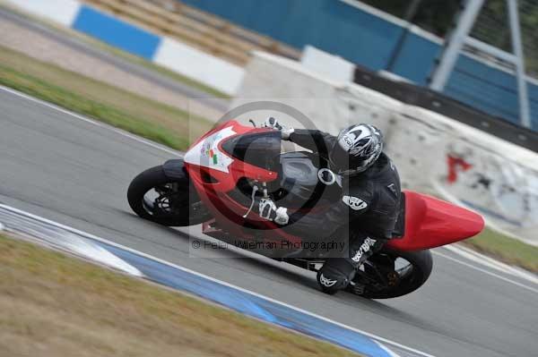 Motorcycle action photographs;Trackday digital images;donington;donington park leicestershire;donington photographs;event digital images;eventdigitalimages;no limits trackday;peter wileman photography;trackday;trackday photos