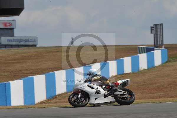 Motorcycle action photographs;Trackday digital images;donington;donington park leicestershire;donington photographs;event digital images;eventdigitalimages;no limits trackday;peter wileman photography;trackday;trackday photos