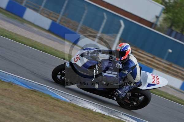 Motorcycle action photographs;Trackday digital images;donington;donington park leicestershire;donington photographs;event digital images;eventdigitalimages;no limits trackday;peter wileman photography;trackday;trackday photos