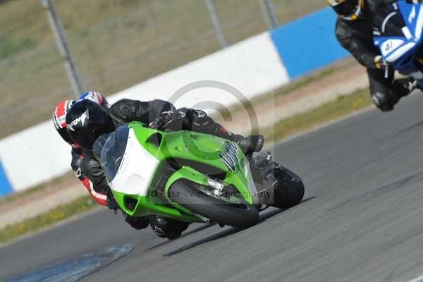 Motorcycle action photographs;Trackday digital images;donington;donington park leicestershire;donington photographs;event digital images;eventdigitalimages;no limits trackday;peter wileman photography;trackday;trackday photos