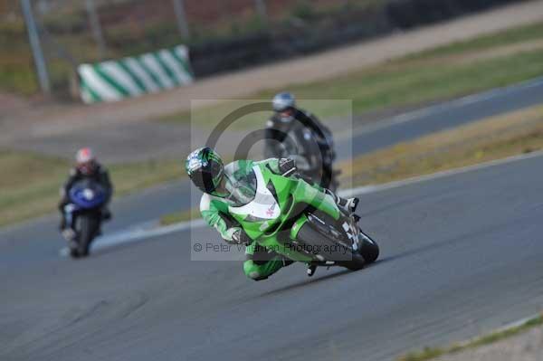 Motorcycle action photographs;Trackday digital images;donington;donington park leicestershire;donington photographs;event digital images;eventdigitalimages;no limits trackday;peter wileman photography;trackday;trackday photos