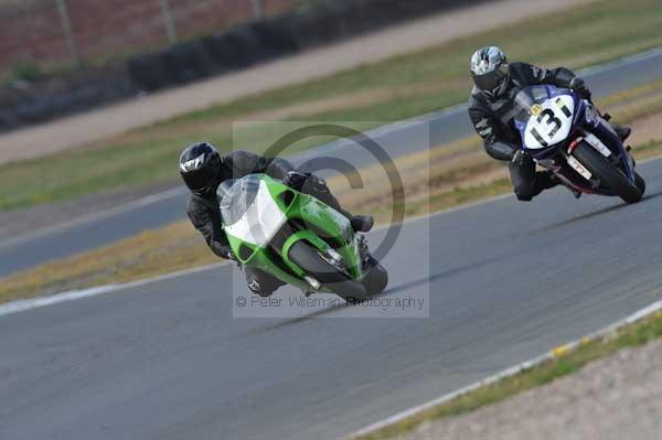 Motorcycle action photographs;Trackday digital images;donington;donington park leicestershire;donington photographs;event digital images;eventdigitalimages;no limits trackday;peter wileman photography;trackday;trackday photos