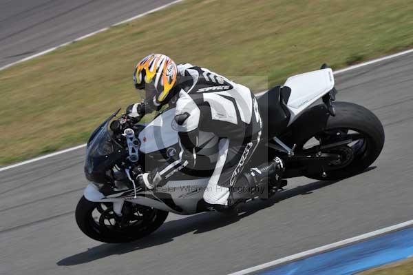 Motorcycle action photographs;Trackday digital images;donington;donington park leicestershire;donington photographs;event digital images;eventdigitalimages;no limits trackday;peter wileman photography;trackday;trackday photos