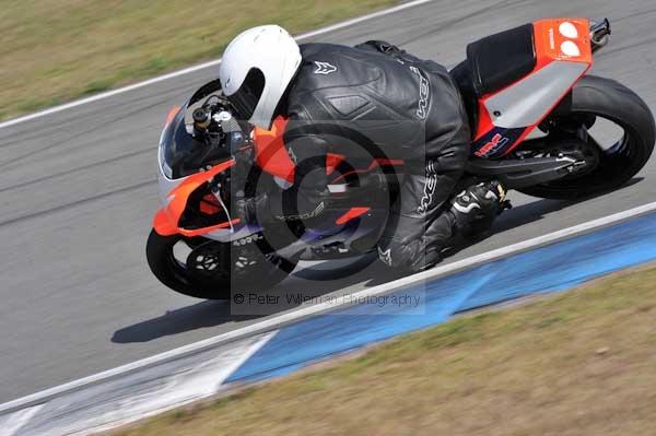 Motorcycle action photographs;Trackday digital images;donington;donington park leicestershire;donington photographs;event digital images;eventdigitalimages;no limits trackday;peter wileman photography;trackday;trackday photos