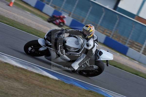 Motorcycle action photographs;Trackday digital images;donington;donington park leicestershire;donington photographs;event digital images;eventdigitalimages;no limits trackday;peter wileman photography;trackday;trackday photos