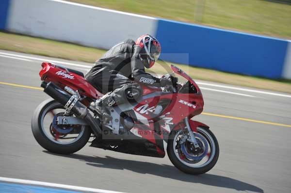 Motorcycle action photographs;Trackday digital images;donington;donington park leicestershire;donington photographs;event digital images;eventdigitalimages;no limits trackday;peter wileman photography;trackday;trackday photos