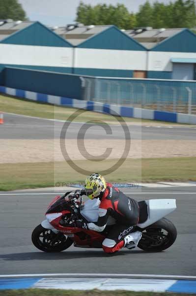 Motorcycle action photographs;Trackday digital images;donington;donington park leicestershire;donington photographs;event digital images;eventdigitalimages;no limits trackday;peter wileman photography;trackday;trackday photos