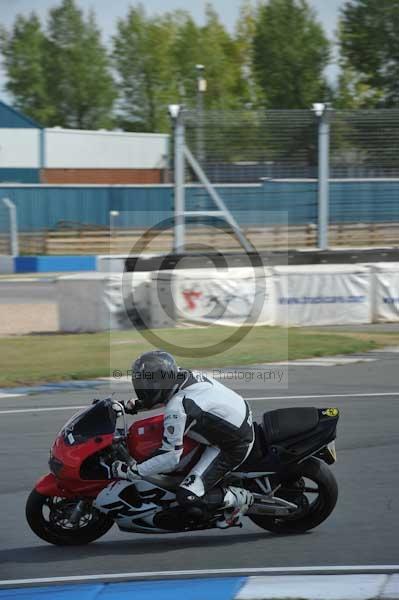 Motorcycle action photographs;Trackday digital images;donington;donington park leicestershire;donington photographs;event digital images;eventdigitalimages;no limits trackday;peter wileman photography;trackday;trackday photos