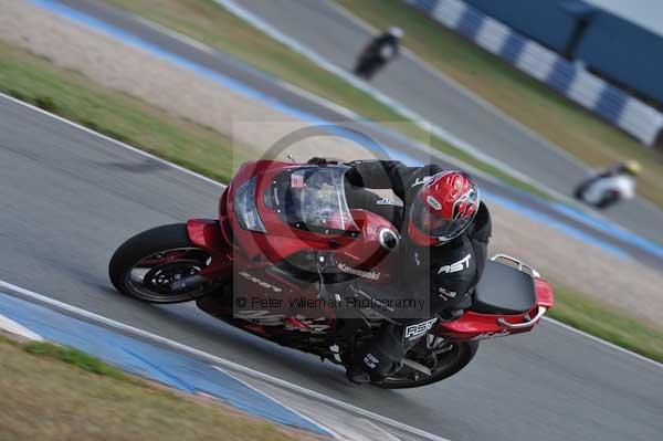 Motorcycle action photographs;Trackday digital images;donington;donington park leicestershire;donington photographs;event digital images;eventdigitalimages;no limits trackday;peter wileman photography;trackday;trackday photos