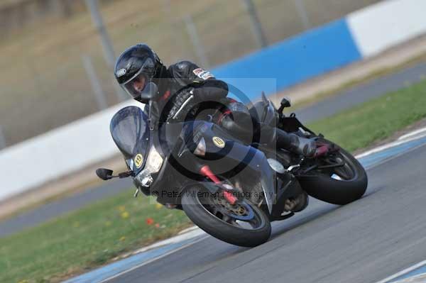 Motorcycle action photographs;Trackday digital images;donington;donington park leicestershire;donington photographs;event digital images;eventdigitalimages;no limits trackday;peter wileman photography;trackday;trackday photos