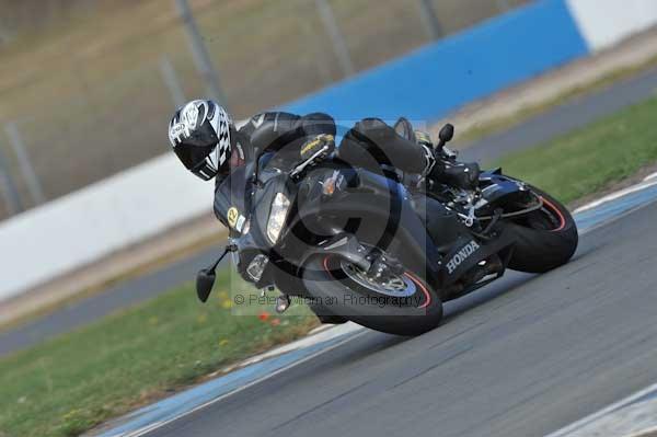 Motorcycle action photographs;Trackday digital images;donington;donington park leicestershire;donington photographs;event digital images;eventdigitalimages;no limits trackday;peter wileman photography;trackday;trackday photos