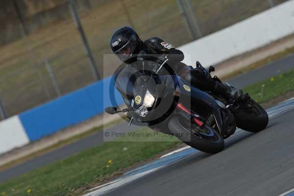 Motorcycle action photographs;Trackday digital images;donington;donington park leicestershire;donington photographs;event digital images;eventdigitalimages;no limits trackday;peter wileman photography;trackday;trackday photos