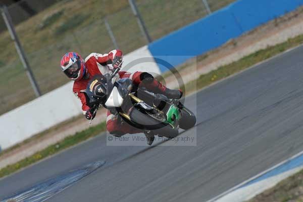 Motorcycle action photographs;Trackday digital images;donington;donington park leicestershire;donington photographs;event digital images;eventdigitalimages;no limits trackday;peter wileman photography;trackday;trackday photos