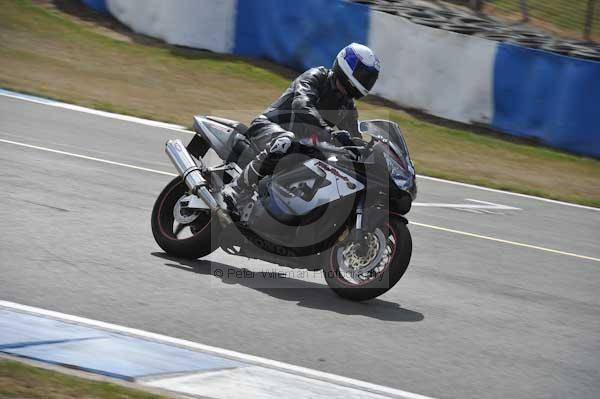 Motorcycle action photographs;Trackday digital images;donington;donington park leicestershire;donington photographs;event digital images;eventdigitalimages;no limits trackday;peter wileman photography;trackday;trackday photos