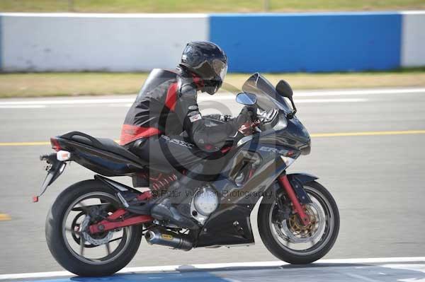 Motorcycle action photographs;Trackday digital images;donington;donington park leicestershire;donington photographs;event digital images;eventdigitalimages;no limits trackday;peter wileman photography;trackday;trackday photos