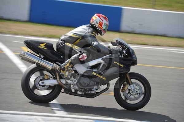 Motorcycle action photographs;Trackday digital images;donington;donington park leicestershire;donington photographs;event digital images;eventdigitalimages;no limits trackday;peter wileman photography;trackday;trackday photos