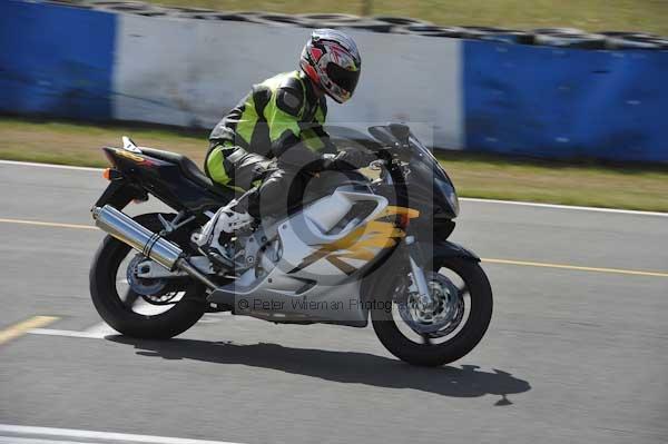 Motorcycle action photographs;Trackday digital images;donington;donington park leicestershire;donington photographs;event digital images;eventdigitalimages;no limits trackday;peter wileman photography;trackday;trackday photos