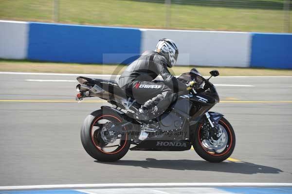 Motorcycle action photographs;Trackday digital images;donington;donington park leicestershire;donington photographs;event digital images;eventdigitalimages;no limits trackday;peter wileman photography;trackday;trackday photos