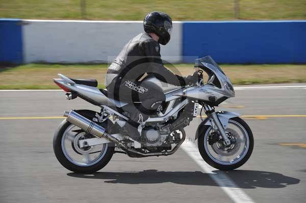 Motorcycle action photographs;Trackday digital images;donington;donington park leicestershire;donington photographs;event digital images;eventdigitalimages;no limits trackday;peter wileman photography;trackday;trackday photos