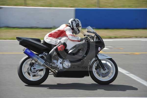 Motorcycle action photographs;Trackday digital images;donington;donington park leicestershire;donington photographs;event digital images;eventdigitalimages;no limits trackday;peter wileman photography;trackday;trackday photos