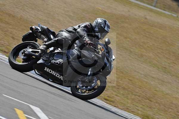 Motorcycle action photographs;Trackday digital images;donington;donington park leicestershire;donington photographs;event digital images;eventdigitalimages;no limits trackday;peter wileman photography;trackday;trackday photos