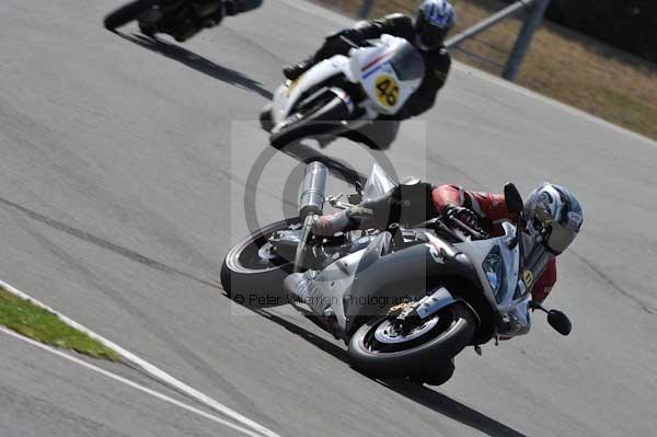 Motorcycle action photographs;Trackday digital images;donington;donington park leicestershire;donington photographs;event digital images;eventdigitalimages;no limits trackday;peter wileman photography;trackday;trackday photos