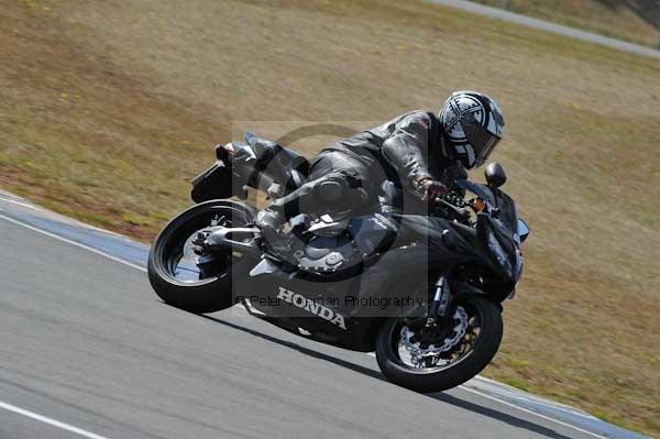 Motorcycle action photographs;Trackday digital images;donington;donington park leicestershire;donington photographs;event digital images;eventdigitalimages;no limits trackday;peter wileman photography;trackday;trackday photos