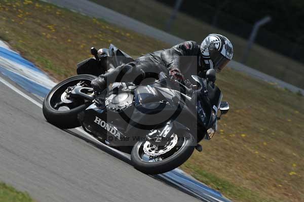 Motorcycle action photographs;Trackday digital images;donington;donington park leicestershire;donington photographs;event digital images;eventdigitalimages;no limits trackday;peter wileman photography;trackday;trackday photos